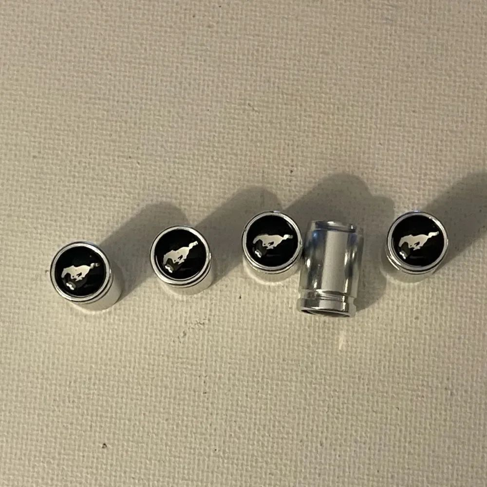 Mustang Logo valve Stem caps in Silver set of 5 NWT